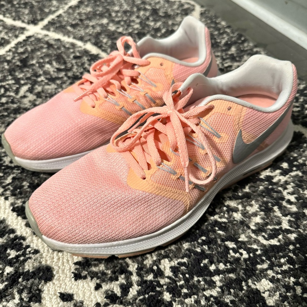 Nike - Women’s (Sz 10) Run Swift Bleached Coral/Grey Running Shoes  909006-601